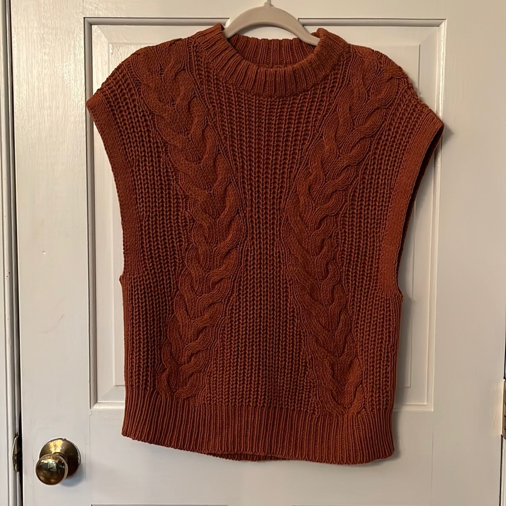 Sleeveless Cable Knit Sweater - Medium